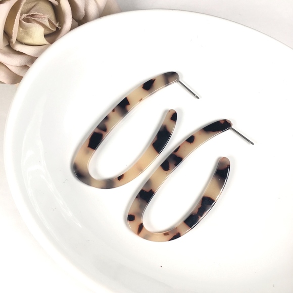Tortoise Shell Elongated Hoop Earrings -Leopard #1 - Picture 2 of 3